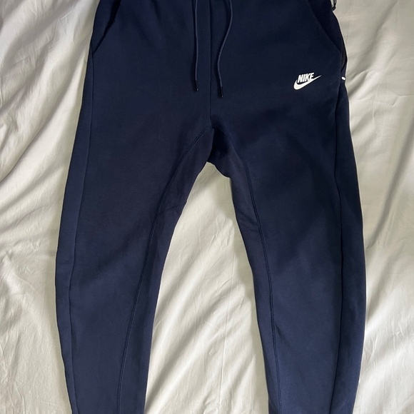 Nike Sportswear Tech Fleece Jogger - Picture 4 of 10